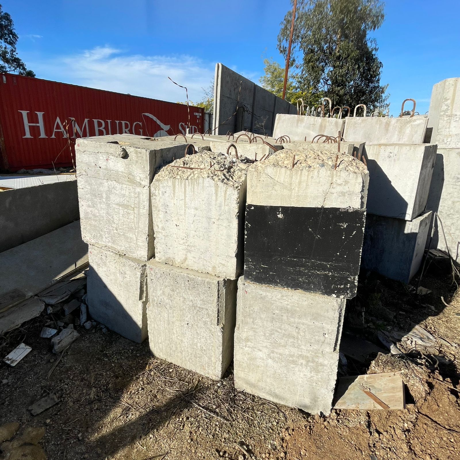 Bloques de Hormigón Armado con Pernos de Anclaje